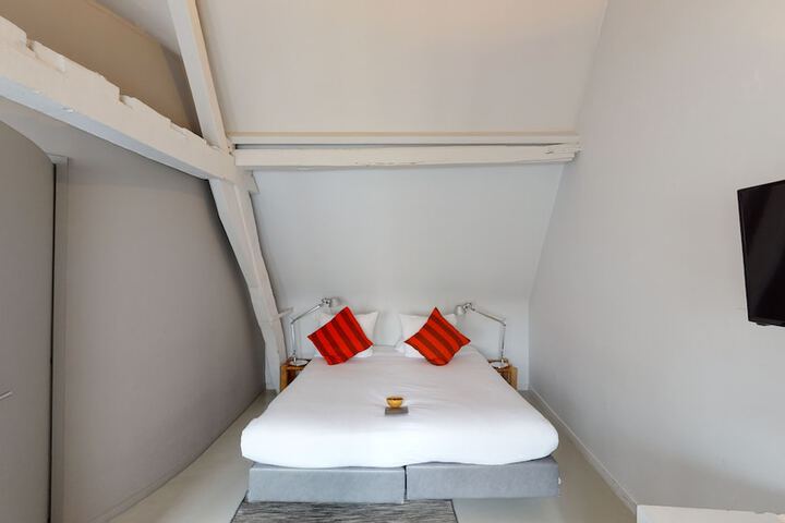 Room 34 of 61
