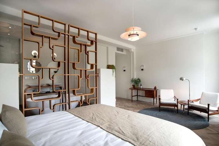 Room 17 of 42