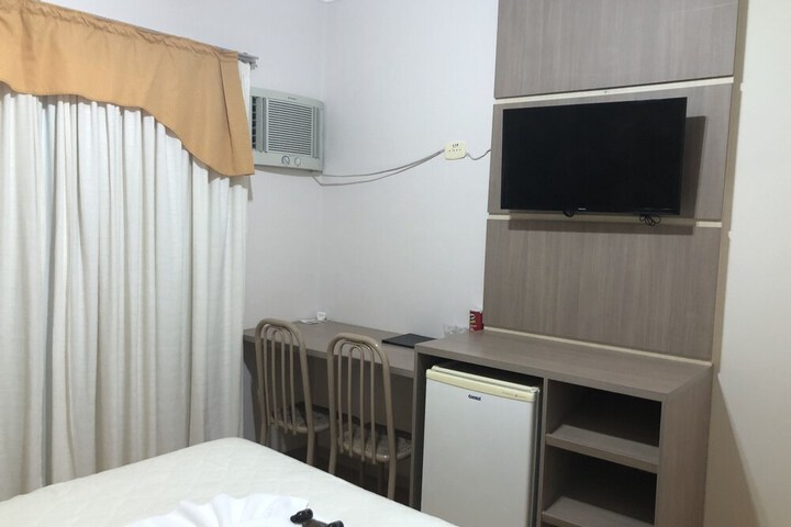 Room 8 of 16