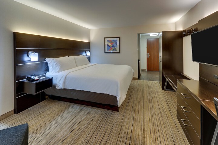 Standard | King Bed (1 of 30)
