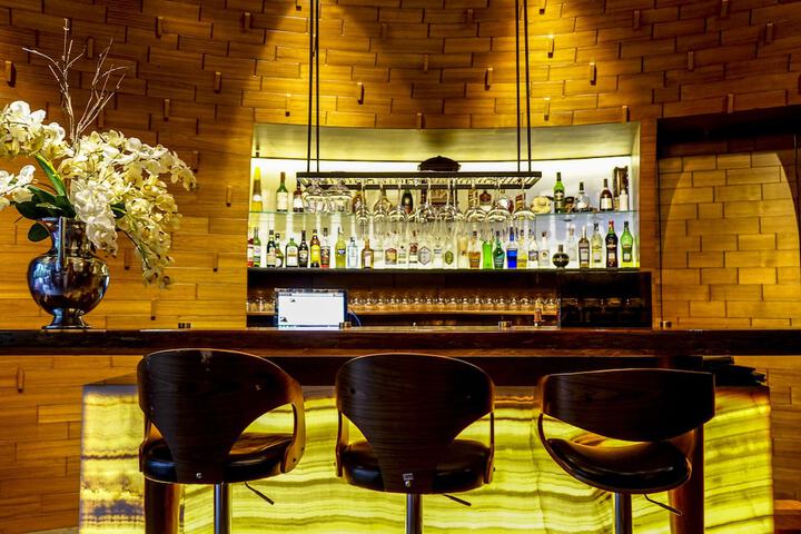 Lounge 61 of 80