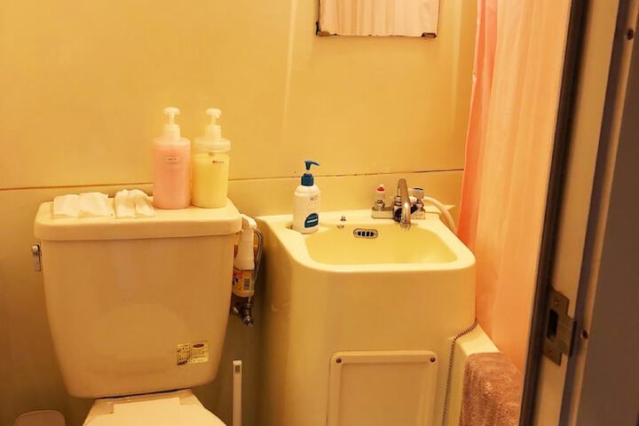 Room 12 of 18