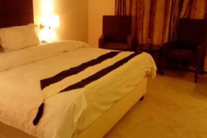 Room 12 of 27