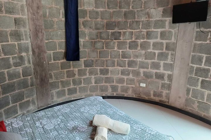 Room 6 of 9