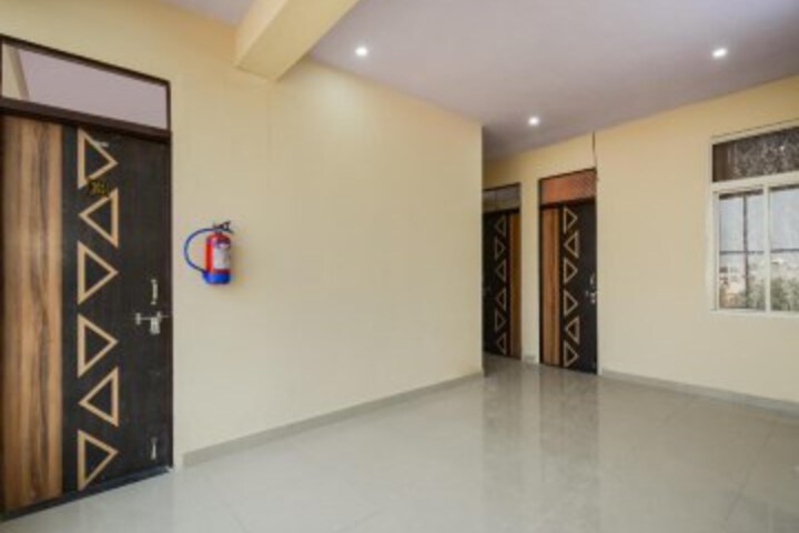 OYO Flagship 65384 Hotel Jaipur Crown