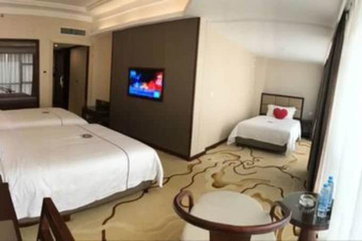 Room 35 of 64