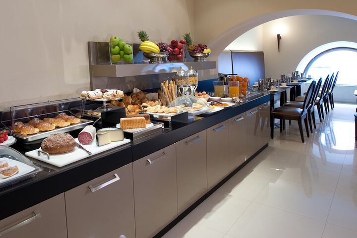 Breakfast/Coffee Service 62 of 77