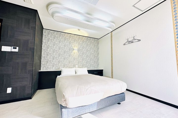 Room 4 of 32