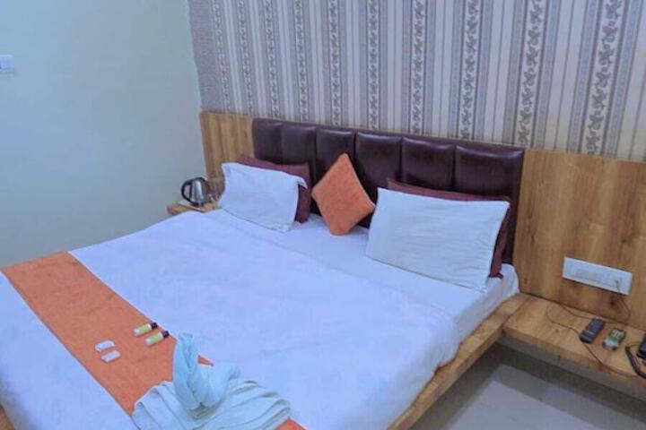 Room 11 of 25