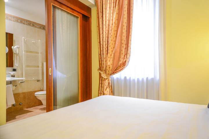 Room 15 of 111