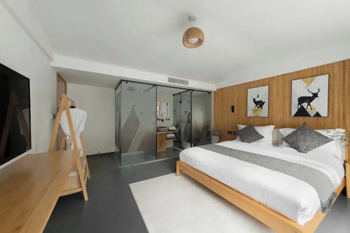 Room 14 of 163