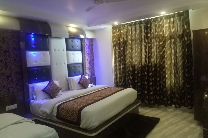 Room 25 of 61