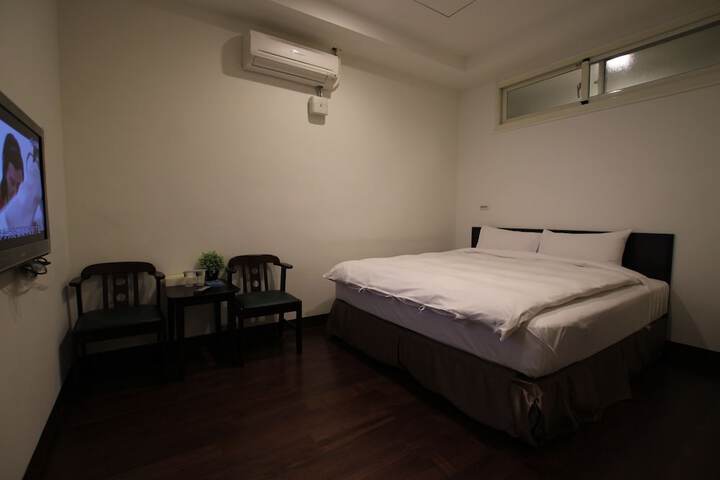Room 18 of 115
