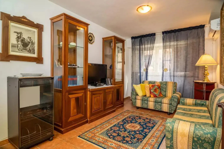 Room 4 of 16