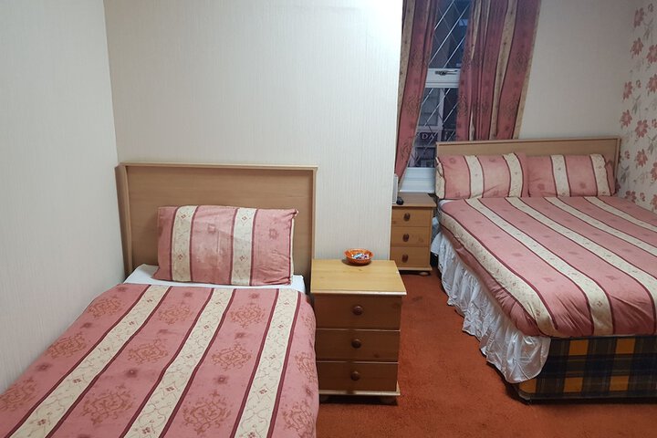 Room 2 of 63