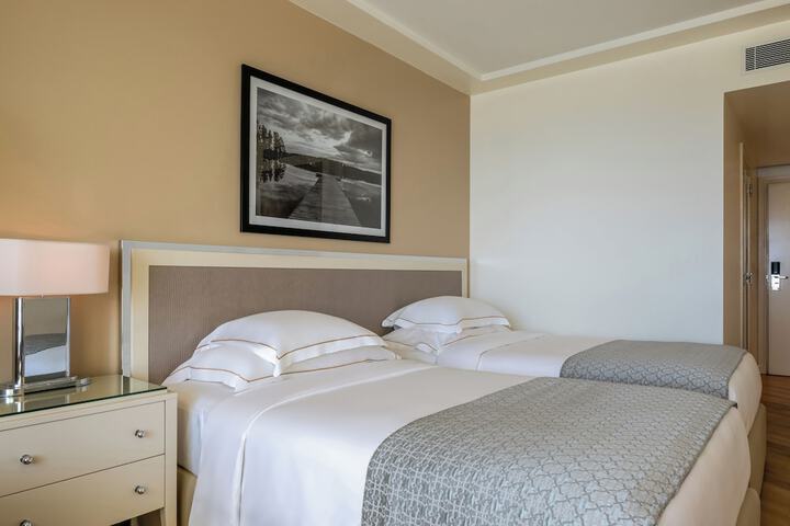 Room 19 of 315