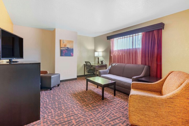 Room 12 of 28