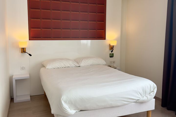 Room 5 of 76