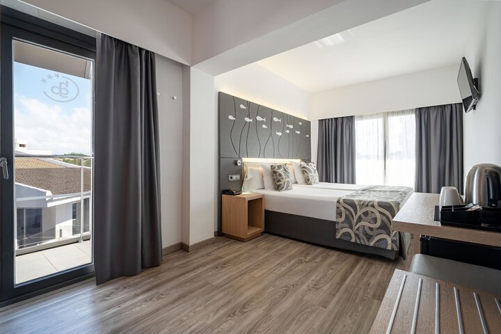 Room 6 of 82