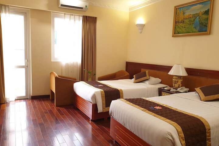 Room 3 of 52