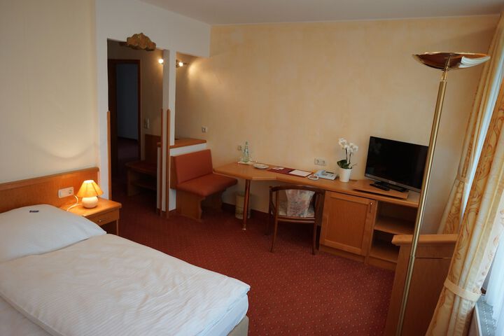 Room 6 of 24