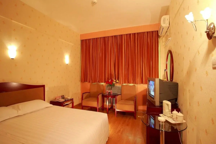 Room 3 of 18