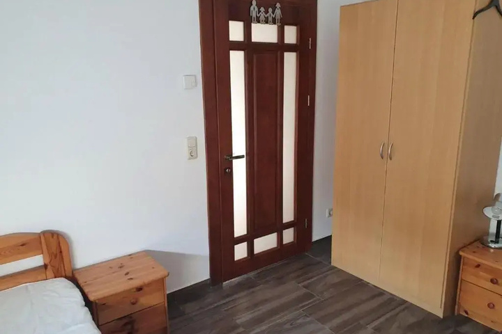 Room 2 of 10