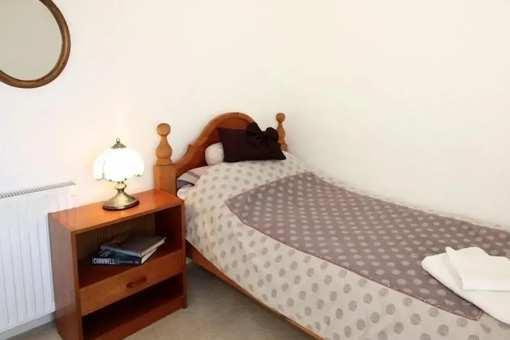 Room 6 of 14