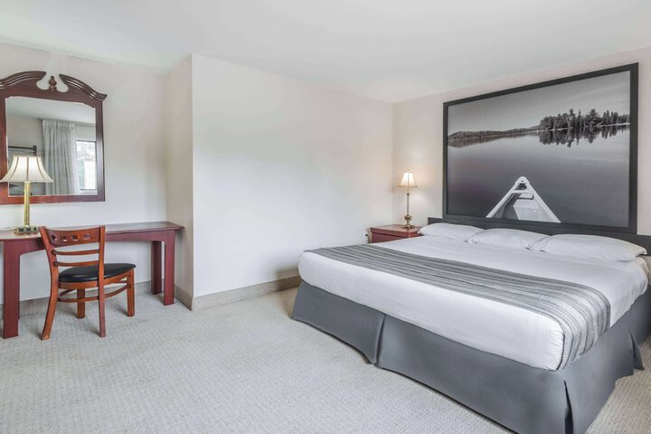 1 King Bed Efficiency Room (6 of 11)