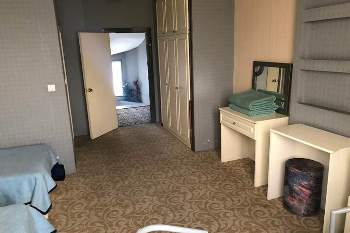 Room 13 of 23