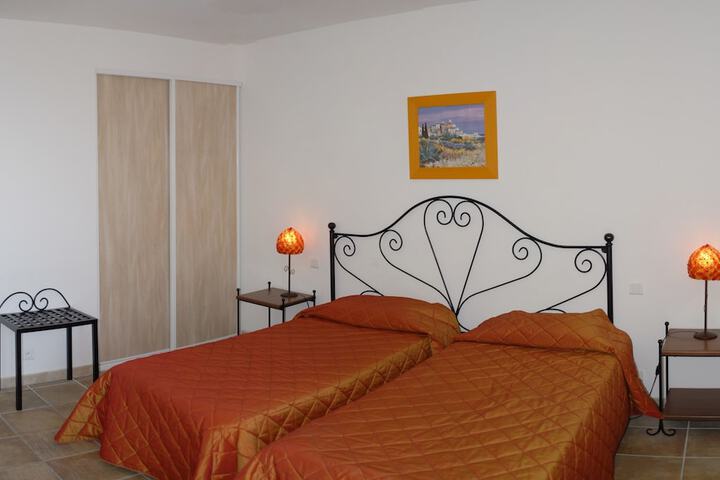 Room 8 of 48