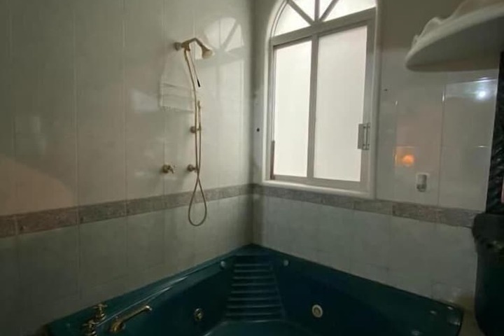 Hot Tub 33 of 45
