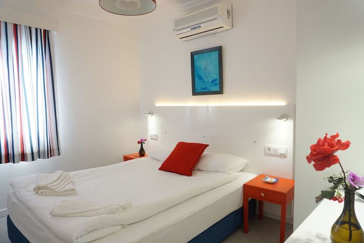 Room 14 of 144