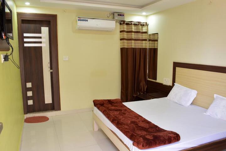 Room 2 of 6