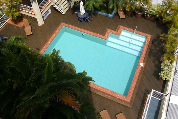 Pool 20 of 32