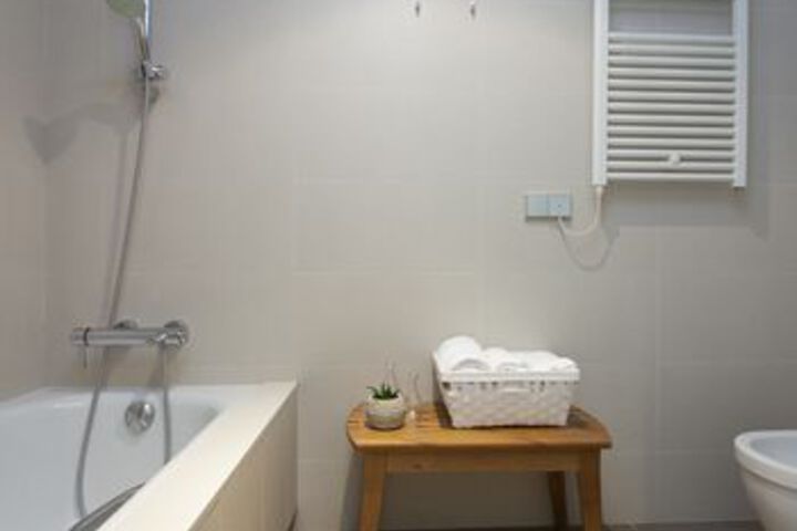 Room 3 of 28