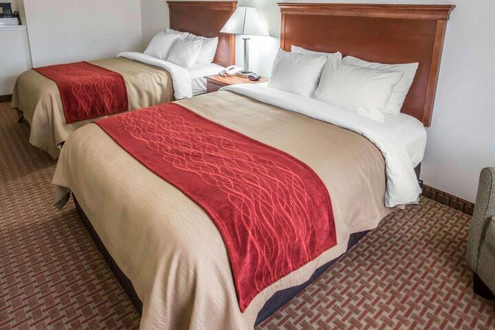 2 Queen Beds (2 of 5)