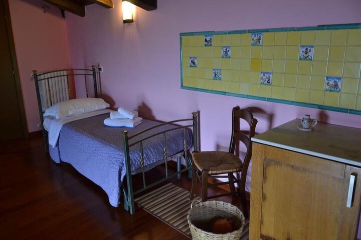 Room 6 of 14