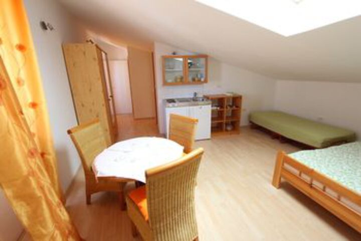 Room 26 of 42
