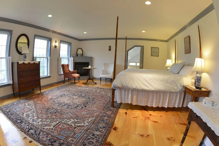 Apple Hill Inn