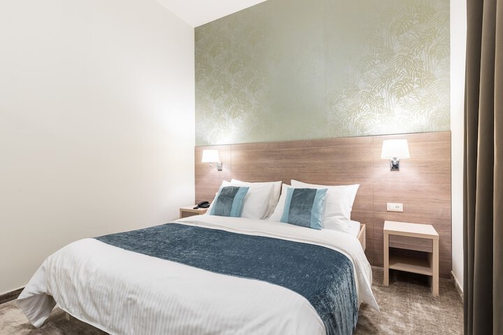 Room 10 of 82