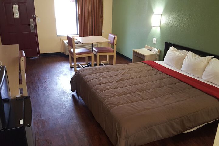 1 King Bed (1 of 5)