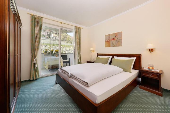 Room 6 of 38