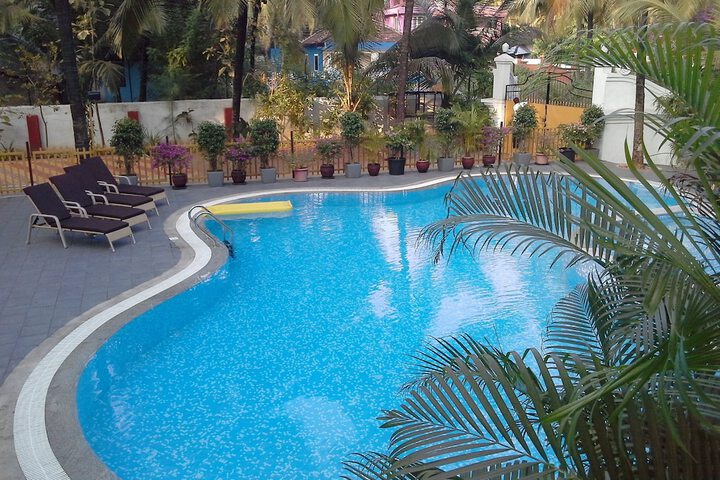 Hotel with Pool