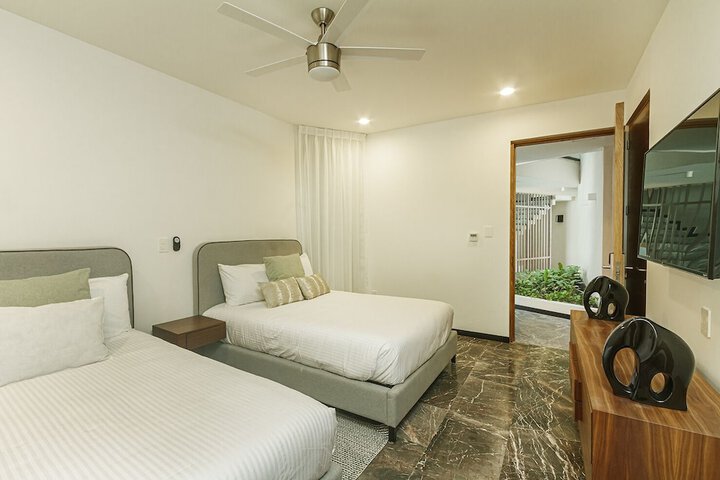 Room 42 of 156