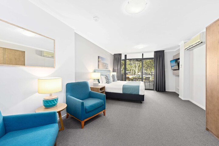 Room 10 of 65