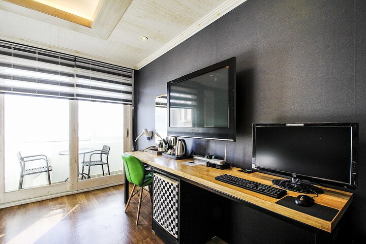 Room 27 of 41
