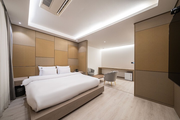 Room 48 of 104