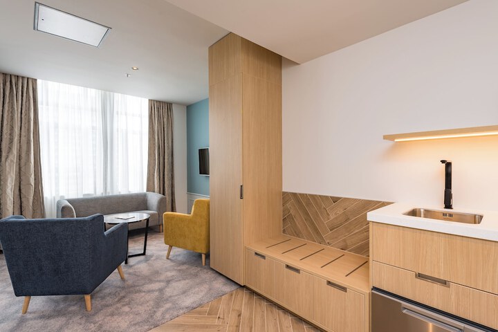 Room 42 of 69