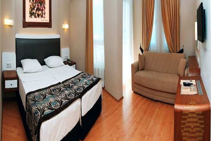 Room 4 of 39